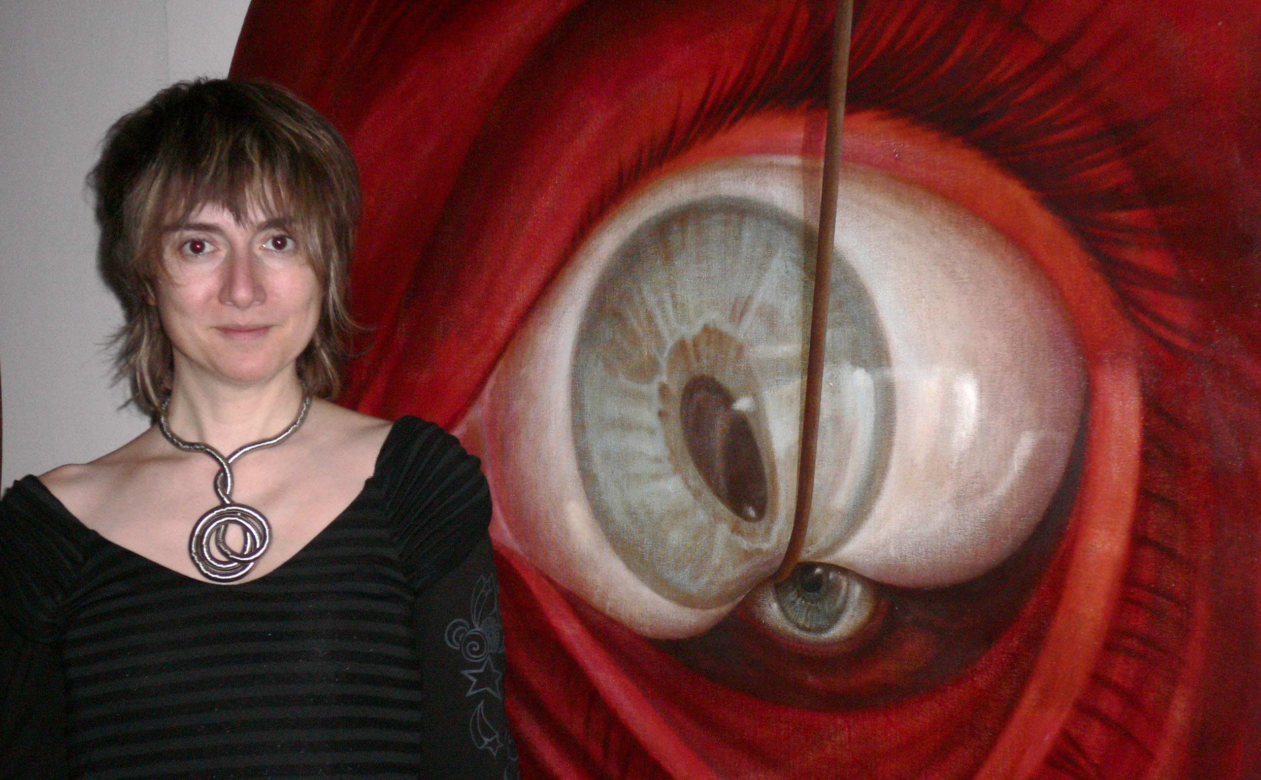 Marina_Núñez_posa_ante_su_obra_'Sin_título_(locura)',_2006